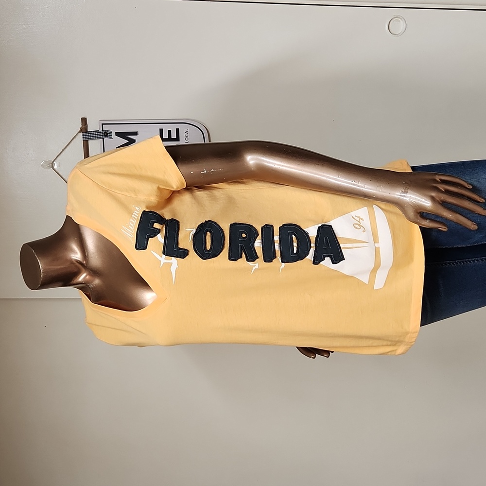 Old Navy Miami Florida Graphic T-shirt Size Large